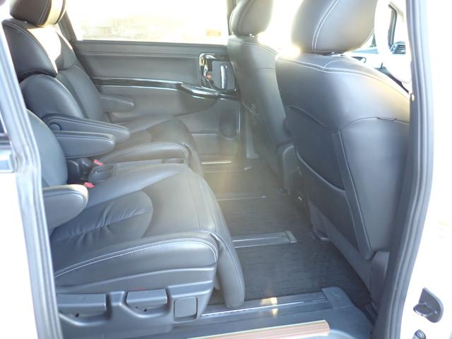 エルグランド ライダー　ブラックライン　黒本革パワーシート　ナビ　フルセグ　ＣＤ　ＤＶＤ　全方位カメラ　クルコン　前ドラレコ　両側電動　パワーバックドア　フリップダウンモニター　オットマン　パワーシート（32枚目）