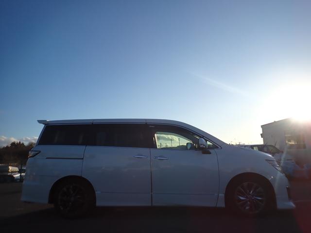 エルグランド ライダー　ブラックライン　黒本革パワーシート　ナビ　フルセグ　ＣＤ　ＤＶＤ　全方位カメラ　クルコン　前ドラレコ　両側電動　パワーバックドア　フリップダウンモニター　オットマン　パワーシート（41枚目）