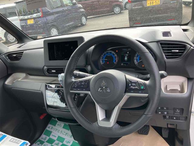 デリカミニ Ｇ　プレミアム　届け出済み未使用車　全周囲カメラ　両側電動スライドドア　クリアランスソナー　オートクルーズコントロール　オートライト　スマートキー　アイドリングストップ　電動格納ミラー　シートヒーター　ＣＶＴ　ＡＢＳ（4枚目）