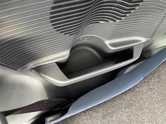 ムーヴキャンバス ストライプスＸ　届け出済み未使用車　両側電動スライドドア　クリアランスソナー　衝突被害軽減システム　オートライト　スマートキー　アイドリングストップ　電動格納ミラー　ベンチシート　ＣＶＴ　盗難防止システム　ＡＢＳ（38枚目）