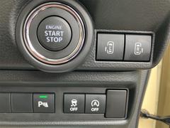 キーを携帯しているだけで、エンジンの始動が可能な装備です。プッシュスタートですのでエンジンの始動もボタンを押すだけです 7