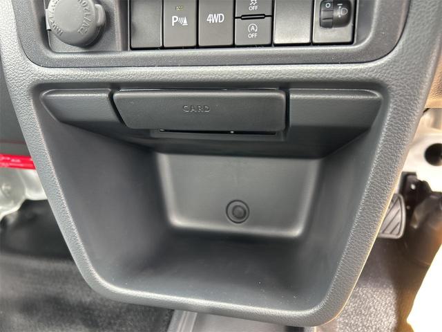 ミニキャブトラック Ｍ　４ＷＤ　届け出済み未使用車　ＭＴ　クリアランスソナー　アイドリングストップ　オートライト　ＡＢＳ　ＥＳＣ　エアコン　パワーステアリング　パワーウィンドウ　運転席エアバッグ　助手席エアバッグ（8枚目）
