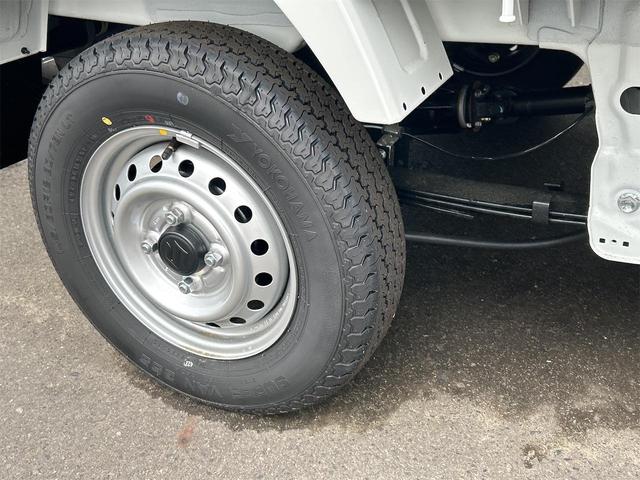 キャリイトラック ＫＣ　４ＷＤ　届け出済み未使用車　ＭＴ　クリアランスソナー　アイドリングストップ　オートライト　ＡＢＳ　ＥＳＣ　エアコン　パワーステアリング　パワーウィンドウ（6枚目）