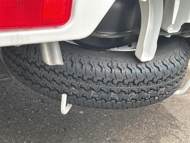 キャリイトラック ＫＣ　４ＷＤ　届け出済み未使用車　ＭＴ　クリアランスソナー　アイドリングストップ　オートライト　ＡＢＳ　ＥＳＣ　エアコン　パワーステアリング　パワーウィンドウ（12枚目）