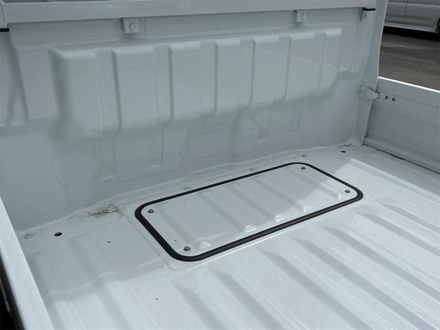 キャリイトラック ＫＣ　４ＷＤ　届け出済み未使用車　ＭＴ　クリアランスソナー　アイドリングストップ　オートライト　ＡＢＳ　ＥＳＣ　エアコン　パワーステアリング　パワーウィンドウ（16枚目）