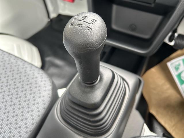 キャリイトラック ＫＣ　４ＷＤ　届け出済み未使用車　ＭＴ　クリアランスソナー　アイドリングストップ　オートライト　ＡＢＳ　ＥＳＣ　エアコン　パワーステアリング　パワーウィンドウ（31枚目）