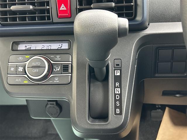 タント Ｌ　届け出済み未使用車　両側スライドドア　クリアランスソナー　衝突被害軽減システム　オートライト　ＬＥＤヘッドランプ　スマートキー　アイドリングストップ　電動格納ミラー　ＣＶＴ　盗難防止システム　ＡＢＳ（6枚目）