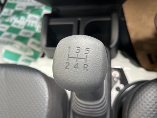 発進時や後退時に必ず操作するレバーです。操作のしやすさが肝になってきます。ぜひ一度体感してください。