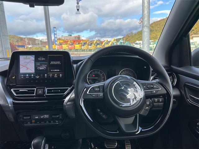 フロンクス ベースグレード　全周囲カメラ　クリアランスソナー　オートクルーズコントロール　レーンアシスト　衝突被害軽減システム　ナビ　ＴＶ　オートライト　ＬＥＤヘッドランプ　アルミホイール　スマートキー　アイドリングストップ（3枚目）