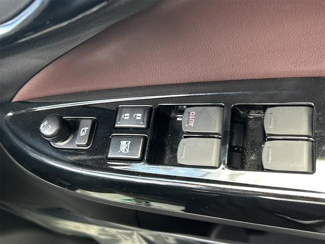 フロンクス ベースグレード　全周囲カメラ　クリアランスソナー　オートクルーズコントロール　レーンアシスト　衝突被害軽減システム　ナビ　ＴＶ　オートライト　ＬＥＤヘッドランプ　アルミホイール　スマートキー　アイドリングストップ（11枚目）