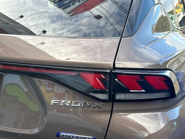 フロンクス ベースグレード　全周囲カメラ　クリアランスソナー　オートクルーズコントロール　レーンアシスト　衝突被害軽減システム　ナビ　ＴＶ　オートライト　ＬＥＤヘッドランプ　アルミホイール　スマートキー　アイドリングストップ（18枚目）