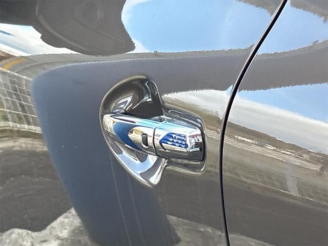 フロンクス ベースグレード　全周囲カメラ　クリアランスソナー　オートクルーズコントロール　レーンアシスト　衝突被害軽減システム　ナビ　ＴＶ　オートライト　ＬＥＤヘッドランプ　アルミホイール　スマートキー　アイドリングストップ（23枚目）