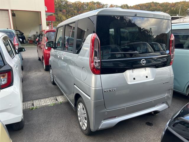 ルークス Ｘ　全周囲カメラ　両側スライド・片側電動　ナビ　クリアランスソナー　衝突被害軽減システム　オートライト　スマートキー　アイドリングストップ　電動格納ミラー　ベンチシート　ＣＶＴ　盗難防止システム　ＡＢＳ（14枚目）