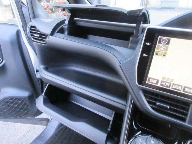 ノア Ｓｉ　ウェルキャブ　サイドリフトアップチルトシート　４ＷＤ　純正１０インチナビ　バックカメラ　ＥＴＣ２．０　後席エアコン　衝突被害軽減ブレーキ　オートマチックハイビーム　両側電動スライド　ＬＥＤヘッドライト（40枚目）