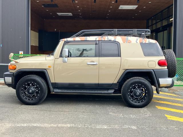 ＦＪクルーザー ベースグレード　寒冷地仕様　純正ナビ　バックカメラ　ルーフラック　フューエルオフロード１７インチアルミ　ＥＴＣ　ワイパーディアイサー　パーキングソナー　リアフォグランプ（3枚目）