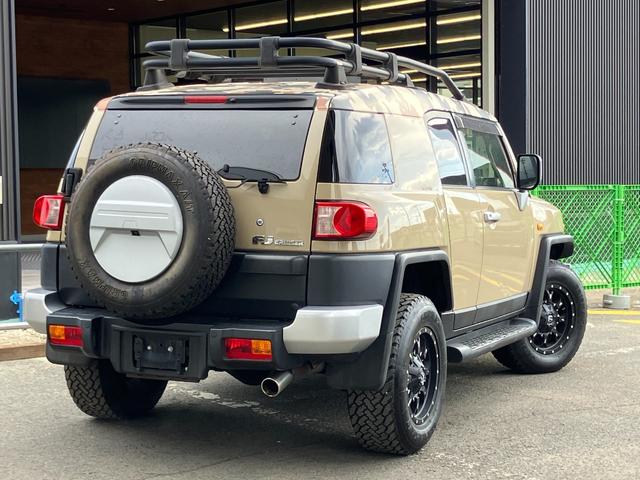 ＦＪクルーザー ベースグレード　寒冷地仕様　純正ナビ　バックカメラ　ルーフラック　フューエルオフロード１７インチアルミ　ＥＴＣ　ワイパーディアイサー　パーキングソナー　リアフォグランプ（5枚目）