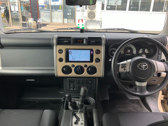 ＦＪクルーザー ベースグレード　寒冷地仕様　純正ナビ　バックカメラ　ルーフラック　フューエルオフロード１７インチアルミ　ＥＴＣ　ワイパーディアイサー　パーキングソナー　リアフォグランプ（7枚目）