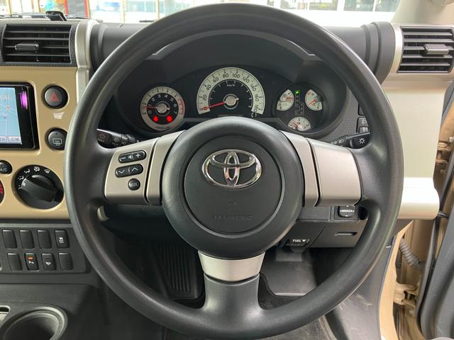 ＦＪクルーザー ベースグレード　寒冷地仕様　純正ナビ　バックカメラ　ルーフラック　フューエルオフロード１７インチアルミ　ＥＴＣ　ワイパーディアイサー　パーキングソナー　リアフォグランプ（9枚目）