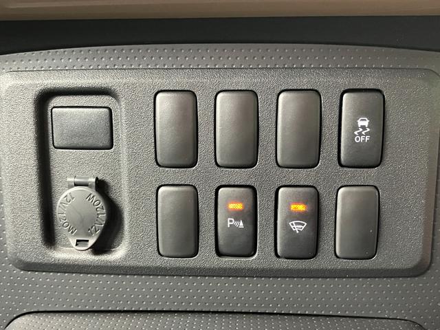ＦＪクルーザー ベースグレード　寒冷地仕様　純正ナビ　バックカメラ　ルーフラック　フューエルオフロード１７インチアルミ　ＥＴＣ　ワイパーディアイサー　パーキングソナー　リアフォグランプ（12枚目）