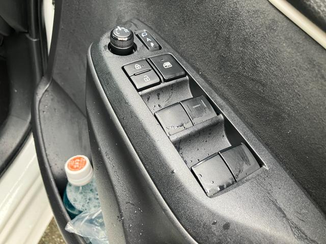 ヤリス ハイブリッドX(6枚目)