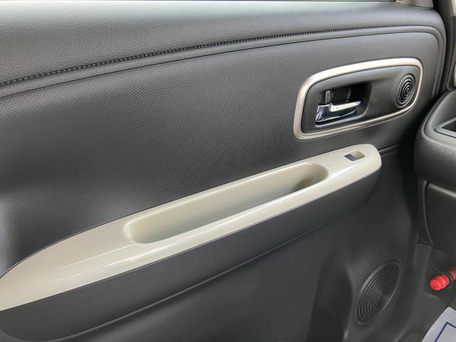 ワゴンＲスマイル クリームコーデ　４ＷＤ　届出済み未使用車　２トーンカラー　両側パワースライドドア　パーキングソナー　レーダークルーズコントロール　前席シートヒーター　ステアリングリモコン（10枚目）