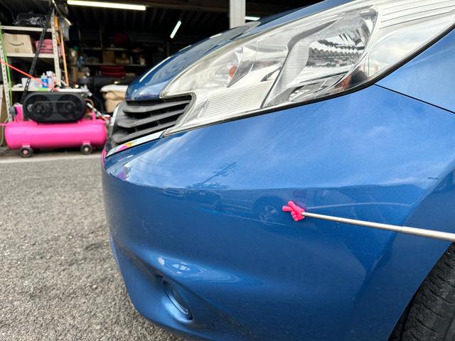 ノート Ｘ　ＤＩＧ－Ｓ　車検２年　１ヶ月保証　修復歴なし　禁煙車　ナビ　ＴＶ　スマートキー　アイドリングストップ　電動格納ミラー　ＣＶＴ　盗難防止システム　衝突安全ボディ　ＡＢＳ　エアコン　パワーステアリング（8枚目）
