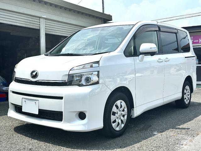 ヴォクシー Ｘ　Ｌエディション　４ＷＤ　車検２年　１ヶ月保証　修復歴なし　禁煙車　バックカメラ　ナビ　ＴＶ　両側スライド・片側電動　オートライト　ＨＩＤ　キーレス　電動格納ミラー　後席モニター　ＣＶＴ　Ｂｌｕｅｔｏｏｔｈ（2枚目）