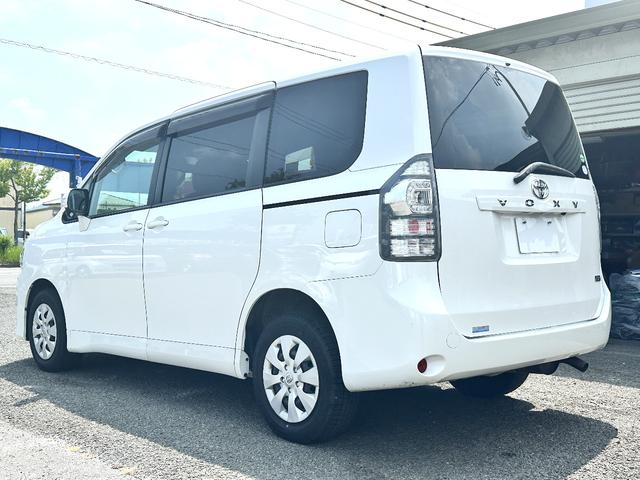 ヴォクシー Ｘ　Ｌエディション　４ＷＤ　車検２年　１ヶ月保証　修復歴なし　禁煙車　バックカメラ　ナビ　ＴＶ　両側スライド・片側電動　オートライト　ＨＩＤ　キーレス　電動格納ミラー　後席モニター　ＣＶＴ　Ｂｌｕｅｔｏｏｔｈ（3枚目）
