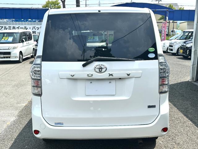 ヴォクシー Ｘ　Ｌエディション　４ＷＤ　車検２年　１ヶ月保証　修復歴なし　禁煙車　バックカメラ　ナビ　ＴＶ　両側スライド・片側電動　オートライト　ＨＩＤ　キーレス　電動格納ミラー　後席モニター　ＣＶＴ　Ｂｌｕｅｔｏｏｔｈ（6枚目）