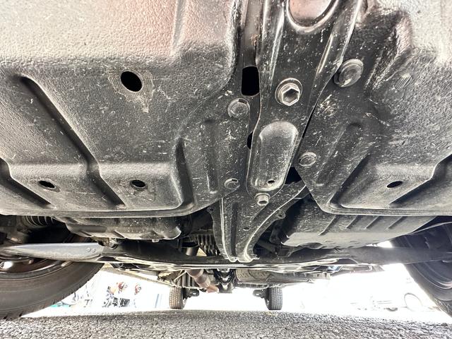 ヴォクシー Ｘ　Ｌエディション　４ＷＤ　車検２年　１ヶ月保証　修復歴なし　禁煙車　バックカメラ　ナビ　ＴＶ　両側スライド・片側電動　オートライト　ＨＩＤ　キーレス　電動格納ミラー　後席モニター　ＣＶＴ　Ｂｌｕｅｔｏｏｔｈ（45枚目）