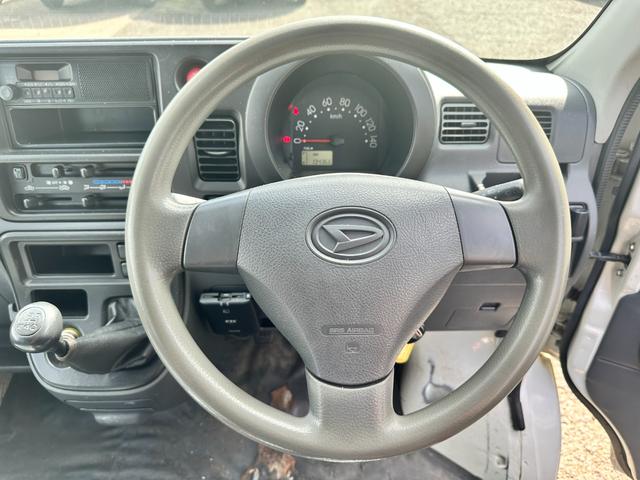ハイゼットカーゴ ＤＸ　５速マニュアル　車検２年　４ＷＤ　１ヶ月保証　修復歴なし　両側スライドドア　エアコン　パワーステアリング　運転席エアバッグ（28枚目）
