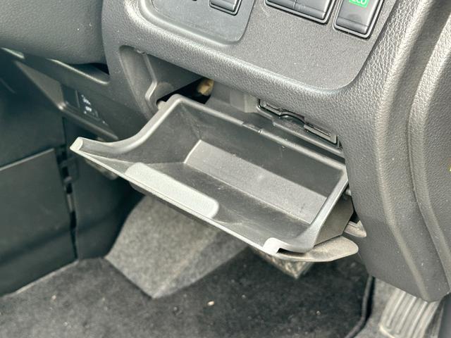 セレナ ハイウェイスター S-ハイブリッド 車検2年 1年保証 修復歴なし 禁煙車 ナビ TV ETC 左側電動スライドドア スマートキー 3列シート CVT アルミ 盗難防止システム(35枚目)