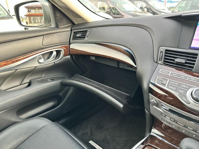 NISSAN FUGA HYBRID BASE GRADE