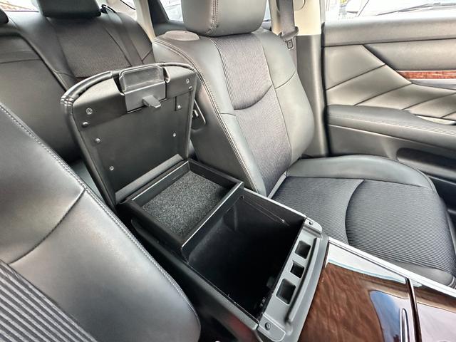 NISSAN FUGA HYBRID BASE GRADE