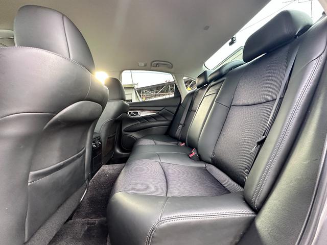 NISSAN FUGA HYBRID BASE GRADE