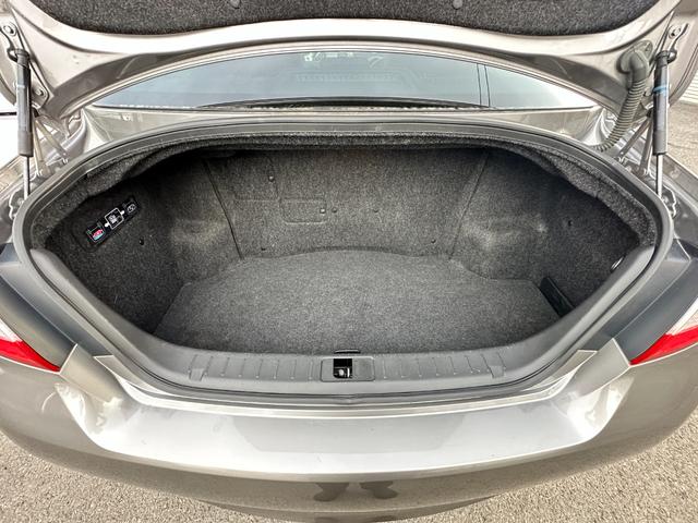 NISSAN FUGA HYBRID BASE GRADE