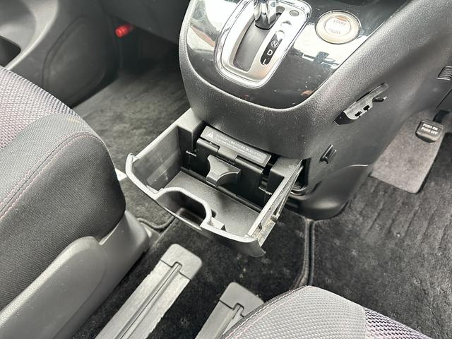 セレナ ハイウェイスター　車検２年　１ヶ月保証　修復歴なし　禁煙車　ナビ　ＴＶ　バックカメラ　ＥＴＣ　両側電動スライドドア　スマートキー　３列シート　ＣＶＴ　アルミ　盗難防止システム（27枚目）