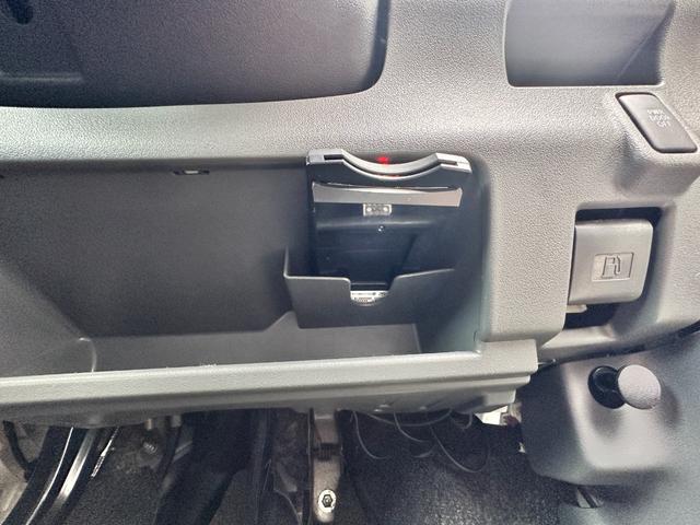 タント カスタムＲＳ　４ＷＤ　車検２年　ターボ　１ヶ月保証　修復歴なし　禁煙車　左側電動スライドドア　スマートエントリー　ベンチシート　ＡＴ　盗難防止システム　衝突安全ボディ　エアコン　パワーステアリング（31枚目）