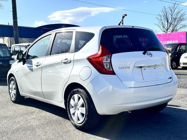 ノート Ｘ　車検２年　１年保証　修復歴なし　禁煙車　ナビ　ＴＶ　スマートキー　アイドリングストップ　電動格納ミラー　ＣＶＴ　盗難防止システム　衝突安全ボディ　ＡＢＳ（3枚目）