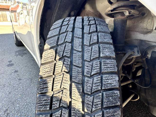 ノート Ｘ　車検２年　１年保証　修復歴なし　禁煙車　ナビ　ＴＶ　スマートキー　アイドリングストップ　電動格納ミラー　ＣＶＴ　盗難防止システム　衝突安全ボディ　ＡＢＳ（14枚目）