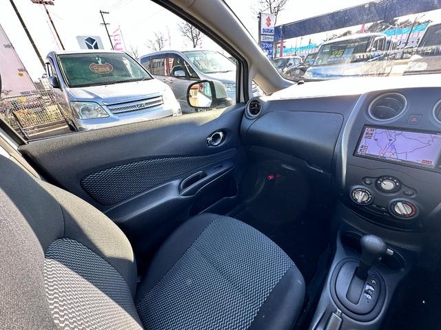 ノート Ｘ　車検２年　１年保証　修復歴なし　禁煙車　ナビ　ＴＶ　スマートキー　アイドリングストップ　電動格納ミラー　ＣＶＴ　盗難防止システム　衝突安全ボディ　ＡＢＳ（19枚目）