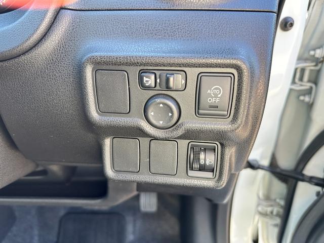 ノート Ｘ　車検２年　１年保証　修復歴なし　禁煙車　ナビ　ＴＶ　スマートキー　アイドリングストップ　電動格納ミラー　ＣＶＴ　盗難防止システム　衝突安全ボディ　ＡＢＳ（34枚目）