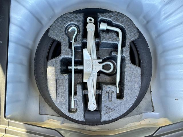 ノート Ｘ　車検２年　１年保証　修復歴なし　禁煙車　ナビ　ＴＶ　スマートキー　アイドリングストップ　電動格納ミラー　ＣＶＴ　盗難防止システム　衝突安全ボディ　ＡＢＳ（41枚目）