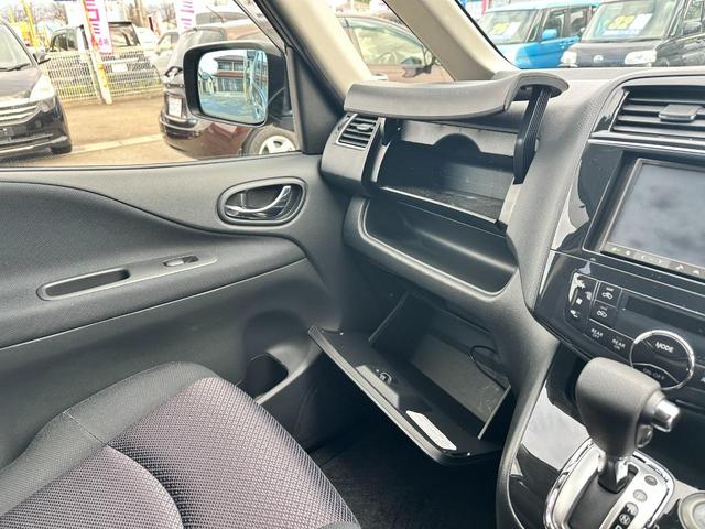 セレナ ハイウェイスター　Ｓ－ハイブリッド　車検２年　１年保証　修復歴なし　禁煙車　ナビ　ＴＶ　バックカメラ　ＥＴＣ　両側電動スライドドア　スマートキー　３列シート　ＣＶＴ　アルミ　盗難防止システム（17枚目）