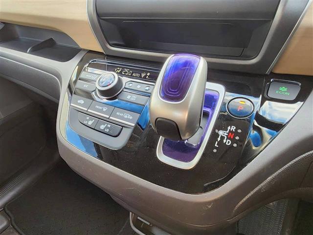 フリードハイブリッド ハイブリッド・Ｇホンダセンシング　ホンダセンシング　クルーズコントロール　左側パワースライドドア　ＬＥＤヘッドライト　前席シートヒーター　スマートキー　オートライト　レーンキープアシスト（7枚目）