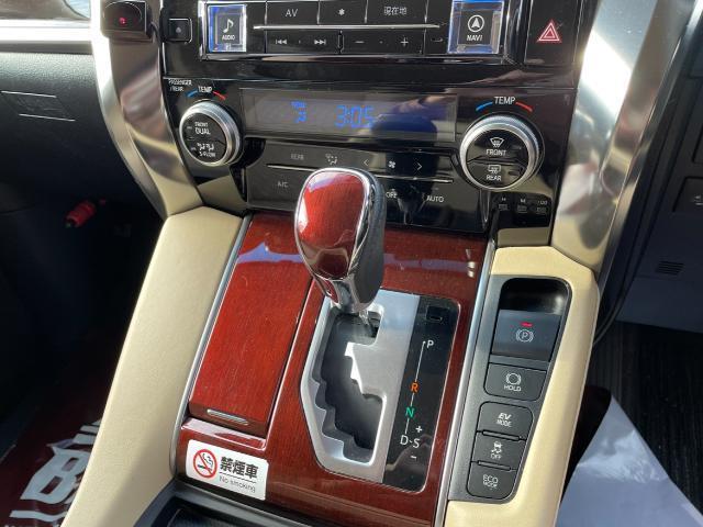 アルファードハイブリッド Ｘ　社外ナビ　Ｂｌｕｅｔｏｏｔｈ／ＣＤ／ＤＶＤ／フルセグＴＶ　バックカメラ　レーダークルーズコントロール　４ＷＤ　片側パワースライドドア　前方ドライブレコーダー　ＥＴＣ　ＡＶＨ　二列目オットマン　エンスタ（9枚目）