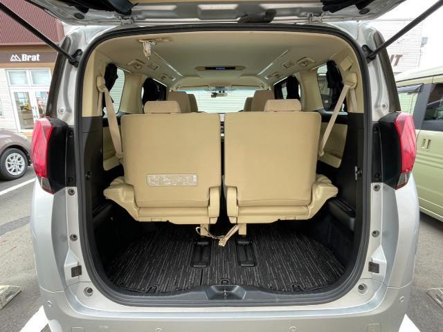アルファードハイブリッド Ｘ　社外ナビ　Ｂｌｕｅｔｏｏｔｈ／ＣＤ／ＤＶＤ／フルセグＴＶ　バックカメラ　レーダークルーズコントロール　４ＷＤ　片側パワースライドドア　前方ドライブレコーダー　ＥＴＣ　ＡＶＨ　二列目オットマン　エンスタ（26枚目）
