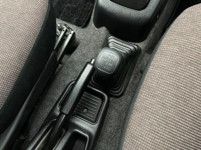 パジェロミニ ナビエディションＶＲ　４ＷＤ　純正ＳＤナビ　ＣＤ／ＤＶＤ／ワンセグＴＶ　電動格納ミラー　ライトレベライザー　ドアバイザー　キーレス　リモコンキー　ハロゲンヘッドライト　Ｗエアバック　ルーフレール　背面タイヤ　ＡＢＳ（11枚目）