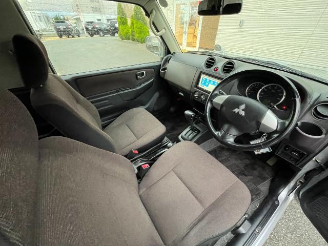 パジェロミニ ナビエディションＶＲ　４ＷＤ　純正ＳＤナビ　ＣＤ／ＤＶＤ／ワンセグＴＶ　電動格納ミラー　ライトレベライザー　ドアバイザー　キーレス　リモコンキー　ハロゲンヘッドライト　Ｗエアバック　ルーフレール　背面タイヤ　ＡＢＳ（16枚目）
