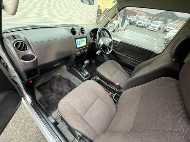 パジェロミニ ナビエディションＶＲ　４ＷＤ　純正ＳＤナビ　ＣＤ／ＤＶＤ／ワンセグＴＶ　電動格納ミラー　ライトレベライザー　ドアバイザー　キーレス　リモコンキー　ハロゲンヘッドライト　Ｗエアバック　ルーフレール　背面タイヤ　ＡＢＳ（18枚目）